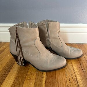 Taupe Ankle Boots with Fringe(9)